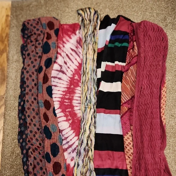 Scarf lot - Picture 1 of 7